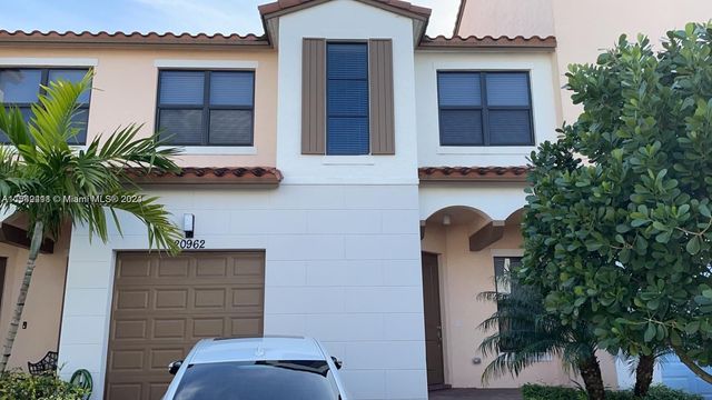 20962 NW 1st Dr, Hollywood, FL 33029