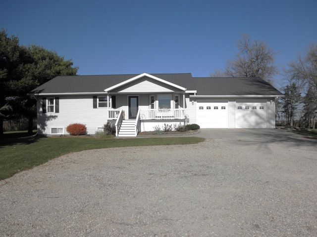 2121 480th St, Stacyville, IA 50476
