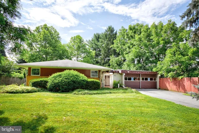 242 W  Whitehall Rd, State College, PA 16801
