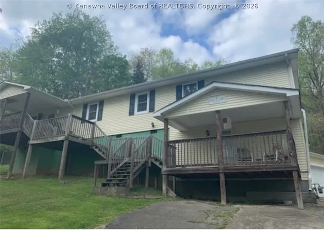 65 Mighty Oaks Dr, Chapmanville, WV 25508