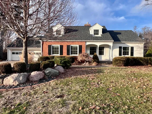 777 25th Avenue Ct, Moline, IL 61265