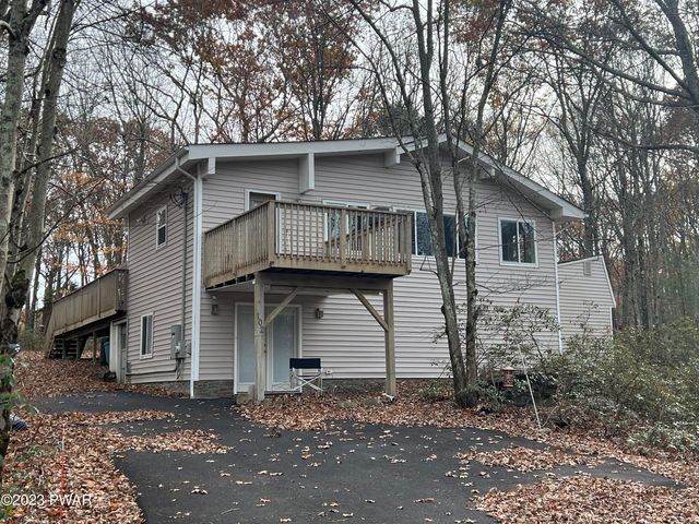 102 Comstock Dr, Lords Valley, PA 18428