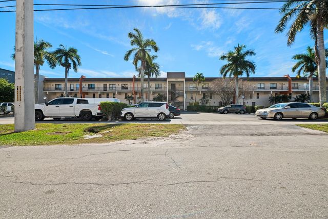 1100 Crystal Lake Drive #105, Pompano Beach, FL 33064