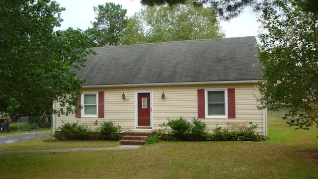 1009 Rainwater Ln, Rockingham, NC 28379