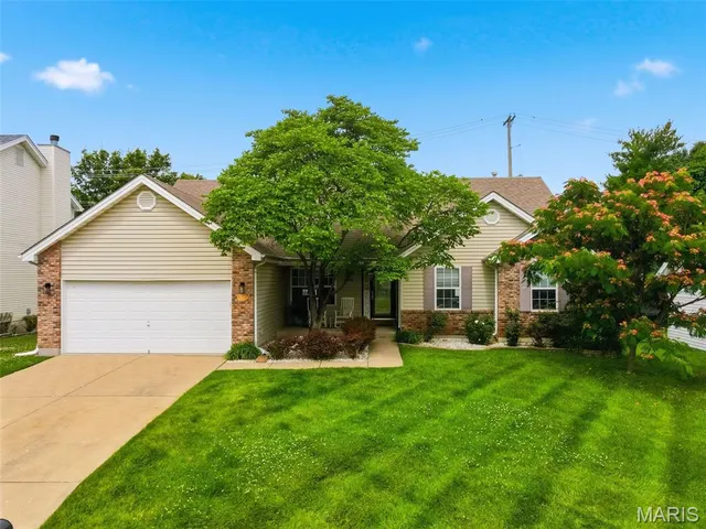 1917 Williamstown Dr, Saint Peters, MO 63376