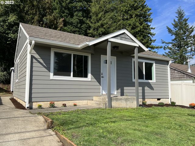 896 W  17th St, Coquille, OR 97423