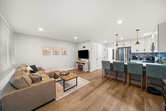1124 Eureka St #18, San Diego, CA 92110