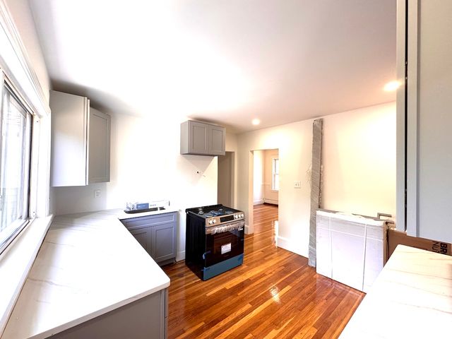 40 School Ln #1, Watertown, MA 02472
