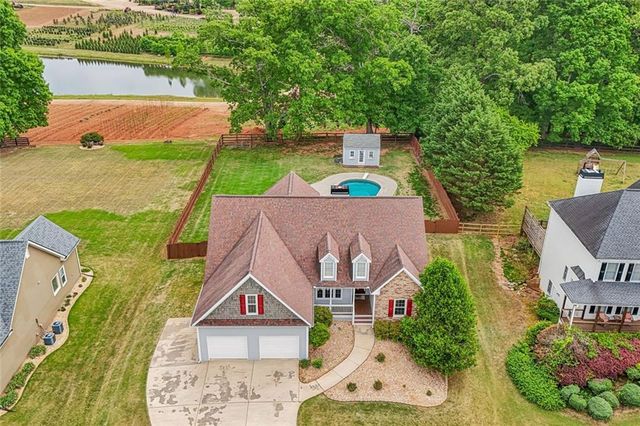 7125 Creek Ridge Dr, Gainesville, GA 30506