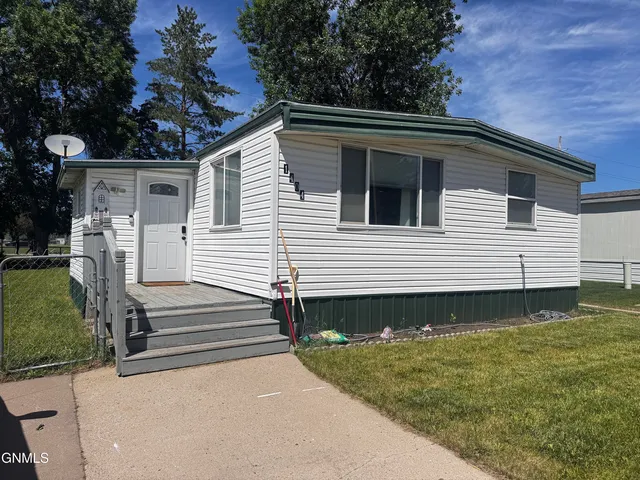 1404 Virginia Ave, Bismarck, ND 58504