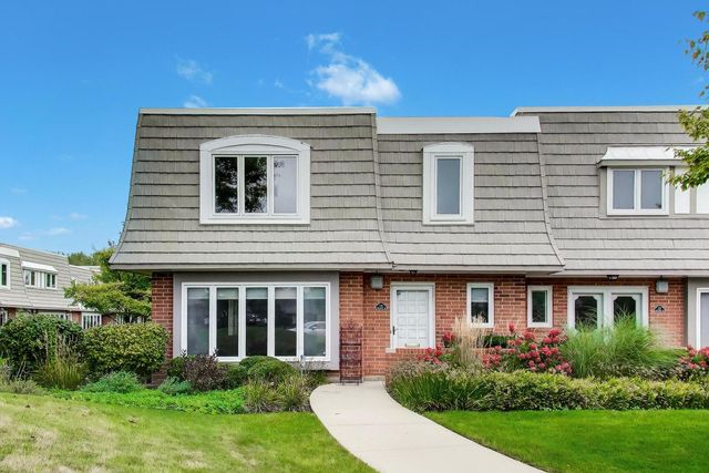 739 Concorde Dr, Highland Park, IL 60035