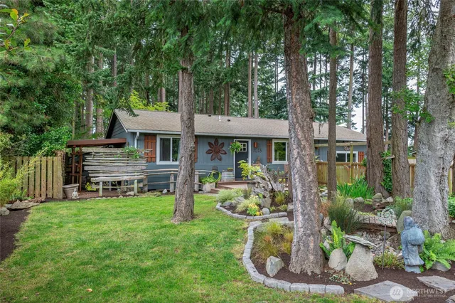 1013 Carl Avenue, Oak Harbor, WA 98277