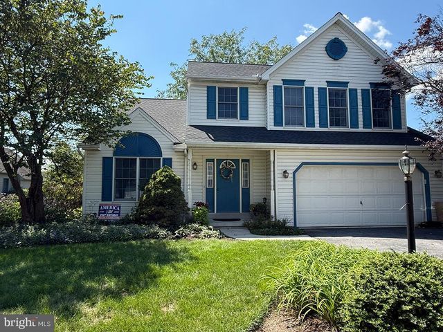 202 Fox Grove Pl, Hummelstown, PA 17036