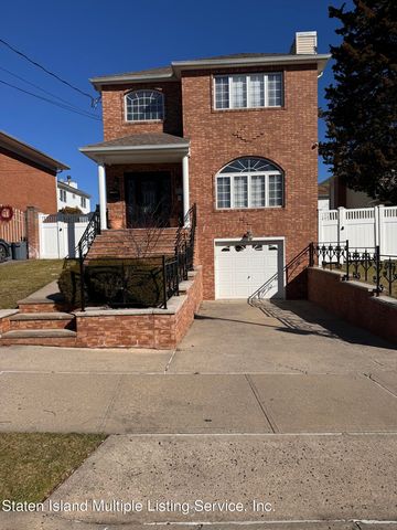 267 Woods Of Arden Rd, Staten Island, NY 10312