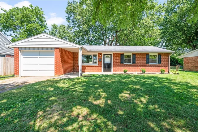 585 Montana Dr, Xenia, OH 45385