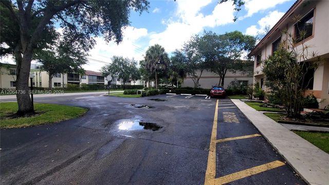 9092 NW 40th St #4, Pompano Beach, FL 33065