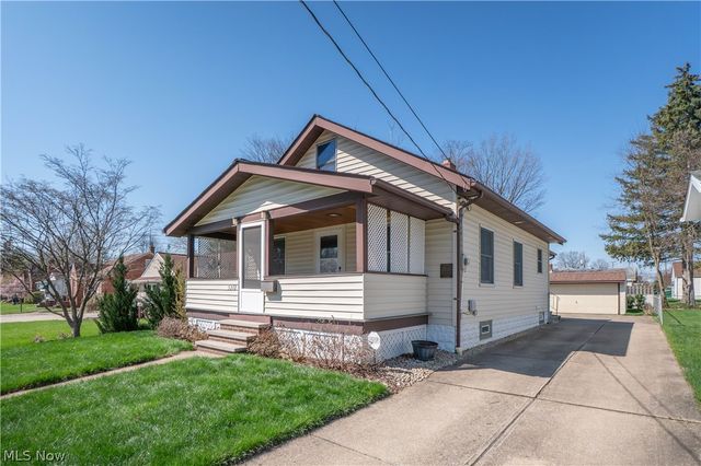 5372 Porter Rd, North Olmsted, OH 44070