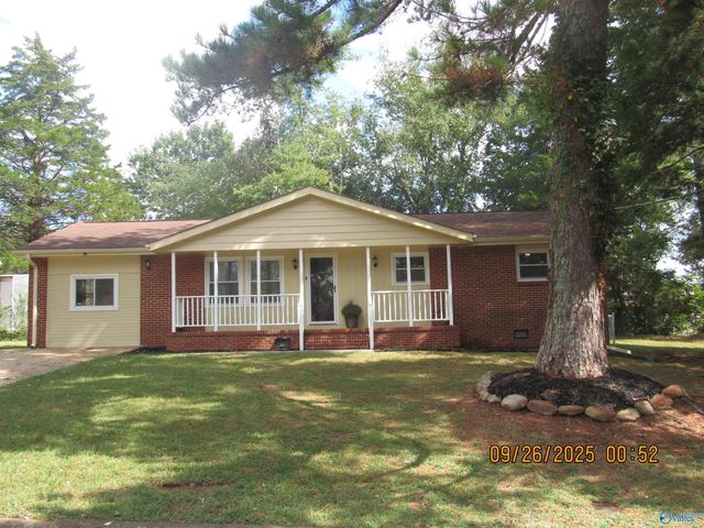 6202 Valley Park Dr NW, Huntsville, AL 35810