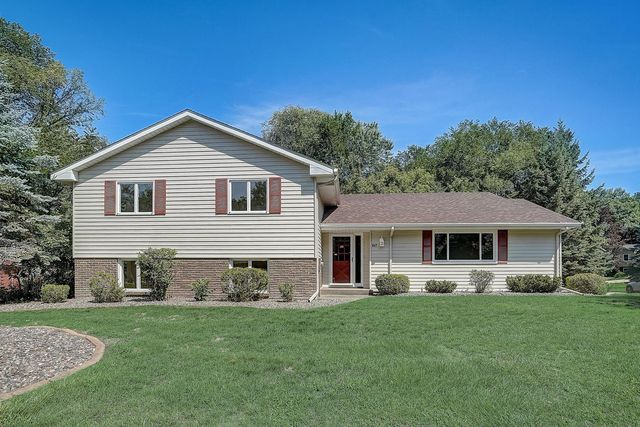 947 Tanglewood Dr, Shoreview, MN 55126