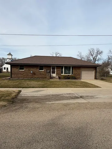 203 Benton St E, Hazleton, IA 50641