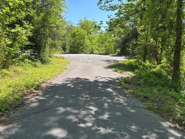 746 Ski Mountain Rd #2, Gatlinburg, TN 37738