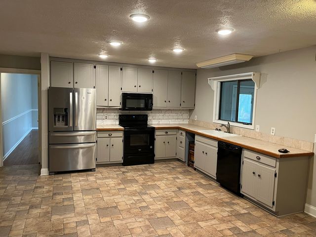 254 Ridgecrest Dr, Ball Ground, GA 30107