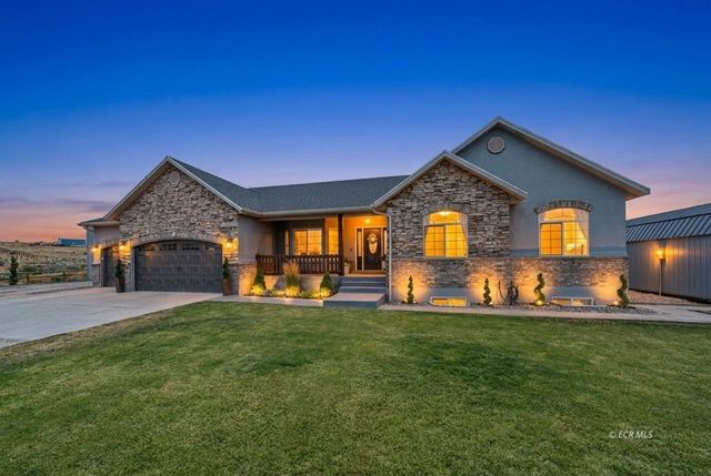 939 Blue Jay Dr, Spring Creek, NV 89815