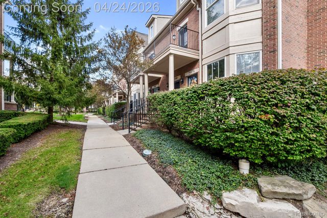 25580 Portico Ln, Novi, MI 48375