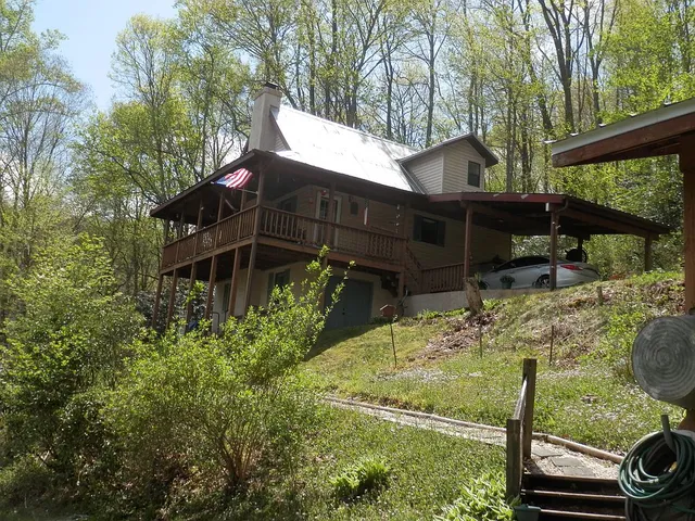 501 Sassafras Rd, Sylva, NC 28779