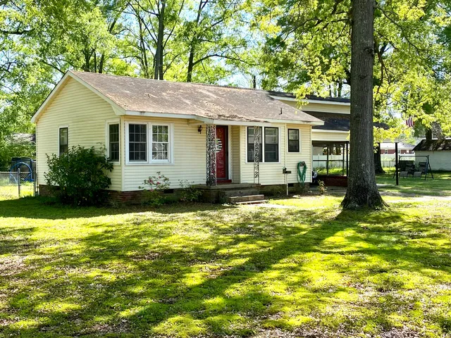 808 Mulberry St, Amory, MS 38821