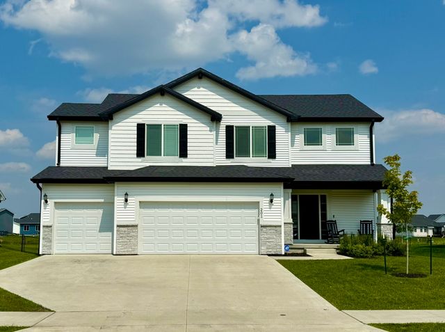 201 Creekside Dr   SW, Bondurant, IA 50035