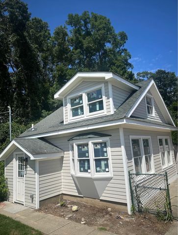96 Kohr Rd, Kings park, NY 11754