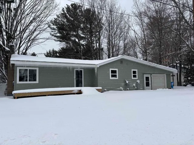1913 W  Ridge St, Marquette, MI 49855
