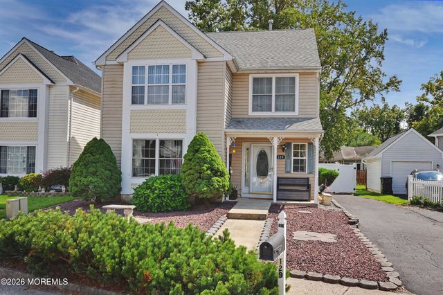 129 Hamlet Court, Toms River, NJ 08753