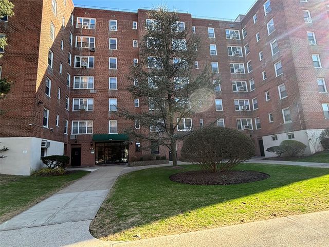 142-20 26th Ave #5H, Flushing, NY 11354