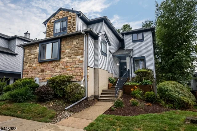 58 Overlook Dr, Hackettstown, NJ 07840