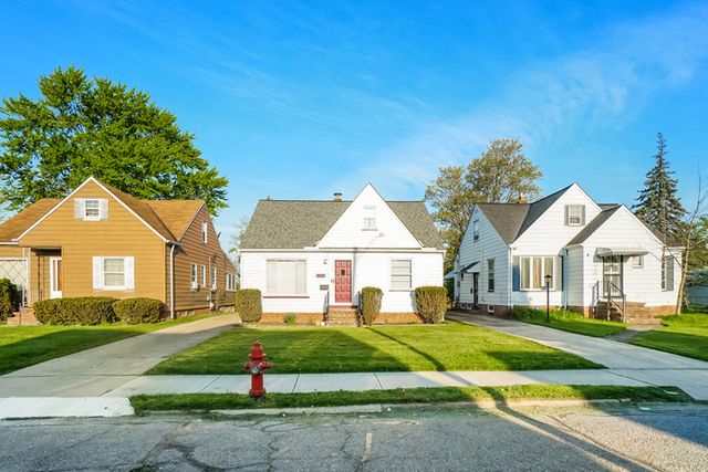 5158 Arch St, Maple Heights, OH 44137
