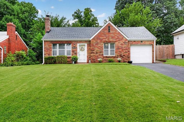 7829 Kenridge Ln, Saint Louis, MO 63119