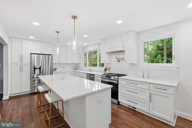 5506 Kempton Dr, Springfield, VA 22151