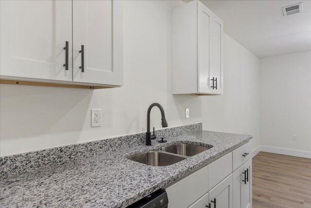 2 Arlington Rd #2124, Greer, SC 29651
