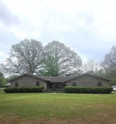 121 W  Lee St, Mineral Springs, AR 71851