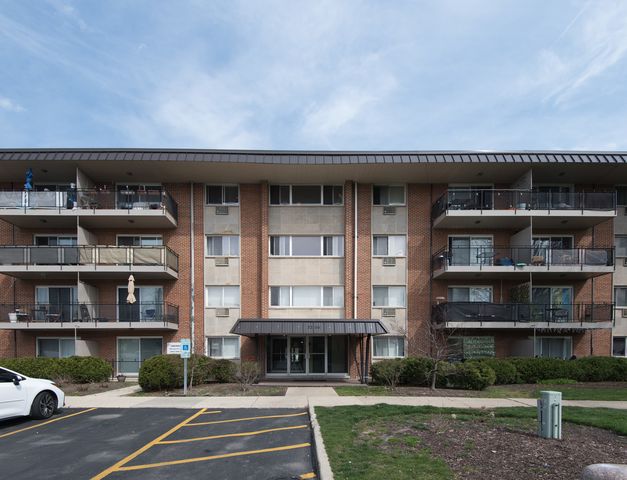 2206 S  Goebbert Rd #404, Arlington Heights, IL 60005