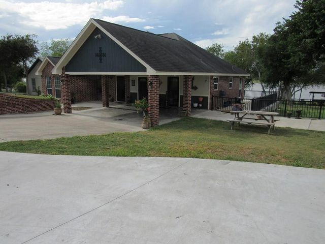 140 Lake Country Dr, Mathis, TX 78368