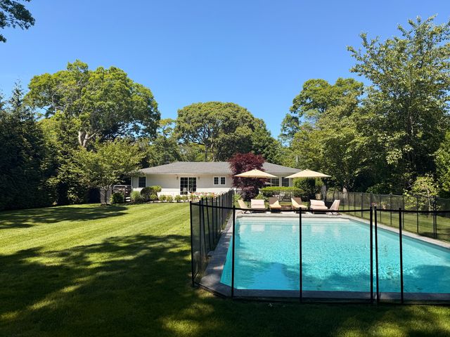 22 Sandra Rd, East Hampton, NY 11937