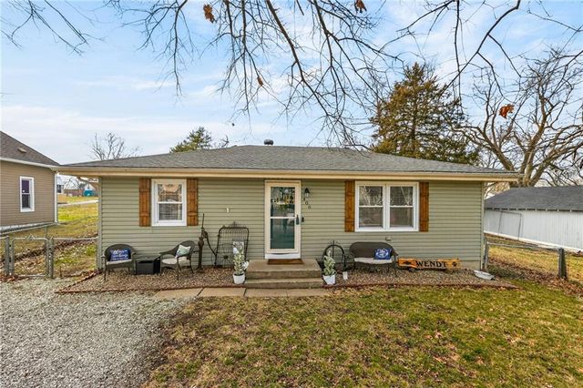 406 Park St, Lathrop, MO 64465