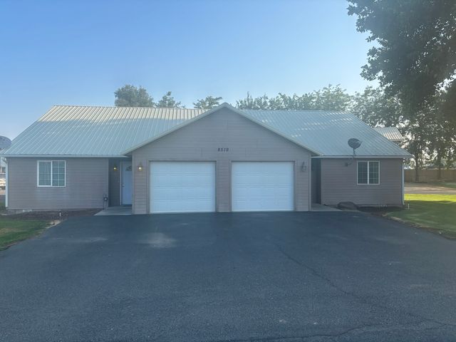 8519 E  Beauchene Rd, Moxee, WA 98936