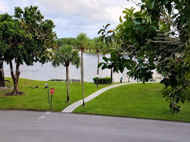 301 Cambridge Rd #306, Hollywood, FL 33024