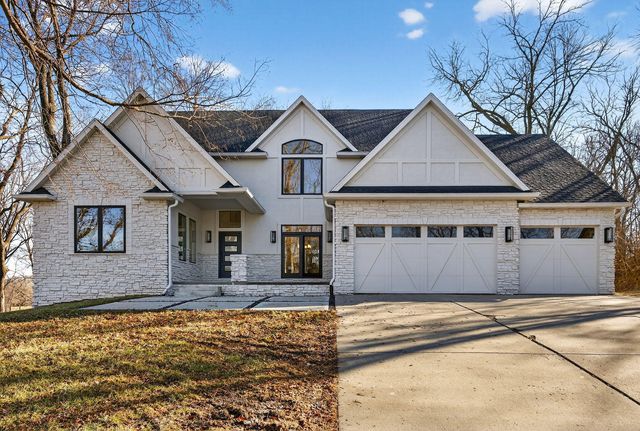 56107 Grande Oak Ln, Glenwood, IA 51534