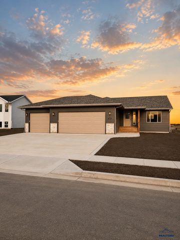 620 Bull Run Dr, Box Elder, SD 57719