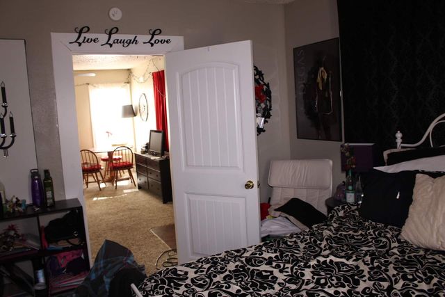 1033 W  Hickory St, Denton, TX 76201